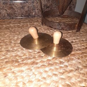 Set of 2 brass cymbals